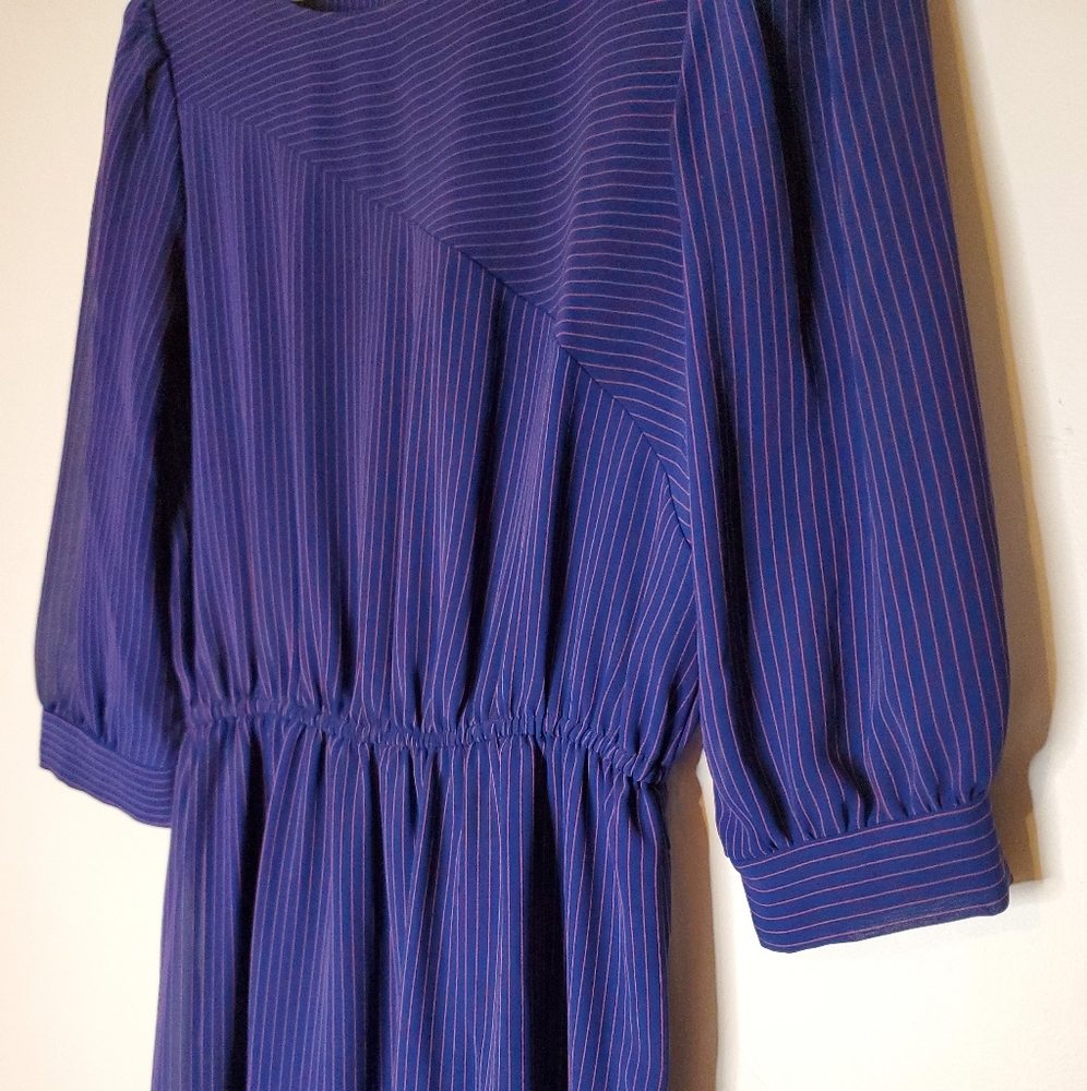 Out of Line Blue Gathered Vintage Midi Dress with Angular Red Stripes - Picture 3 of 16